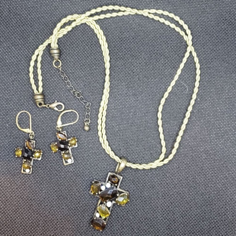 Gemstone choker